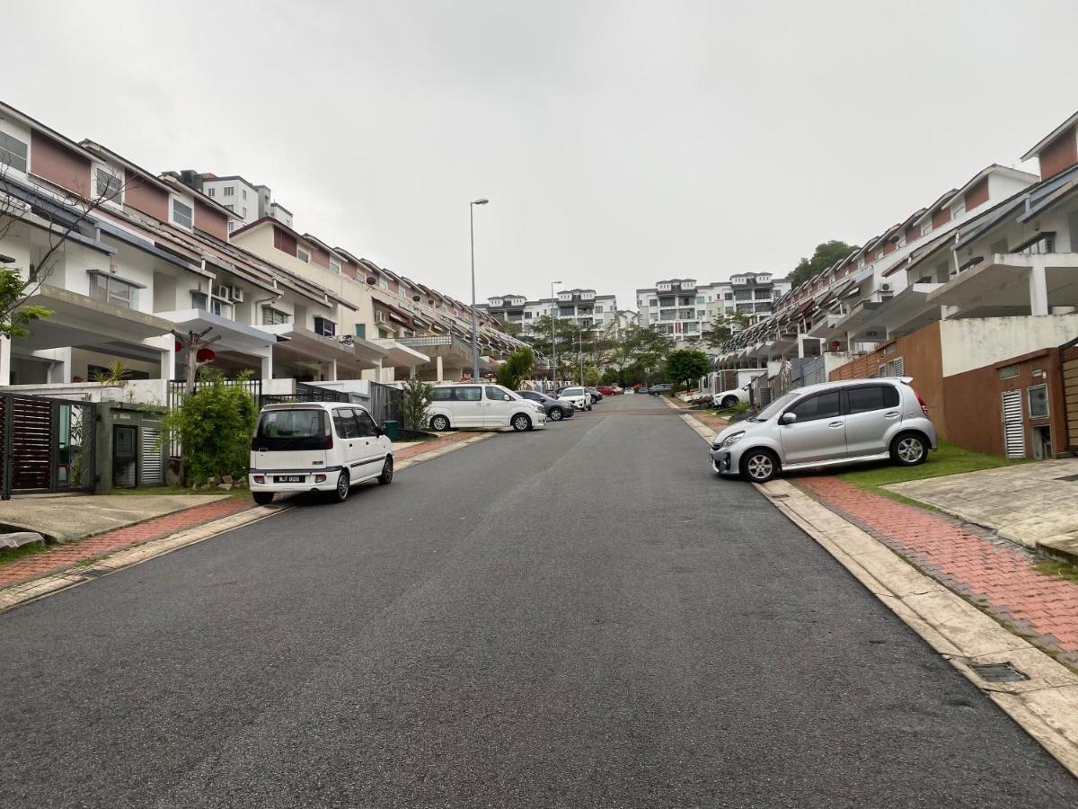 Entire Residential Home•Jia Residences Bkt Serdang沙登温暖的家 Seri Kembangan Luaran gambar